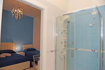 تختخواب و صبحانه L Isola Del Postino Rooms