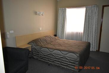Cooee Motel