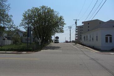 Green Dolphin Motel