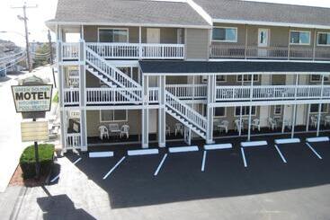 Green Dolphin Motel