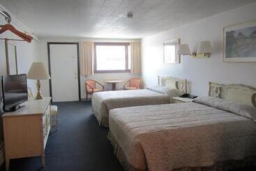 Green Dolphin Motel