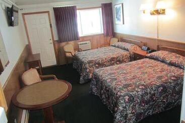 Green Dolphin Motel