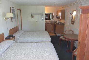 Green Dolphin Motel