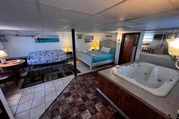 Green Dolphin Motel