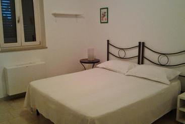 هتل Agriturismo Donna Clementina