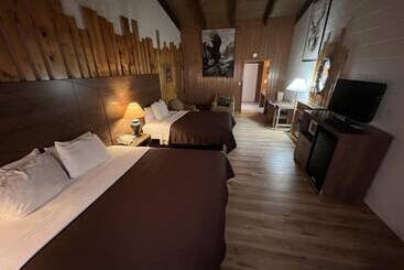 هتل Smoky Falls Lodge