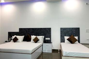 هتل Taru Inn