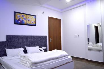 هتل Taru Inn