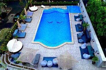 هتل The Lodge