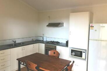 مُتل Aaok Karratha Caravan Park