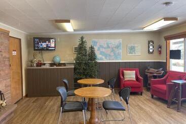 Saddle & Surrey Motel