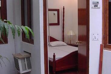 تختخواب و صبحانه Petite Homestays