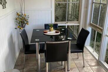 Creek Cottage Bed And Breakfast Traralgon