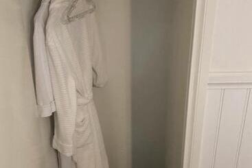 Creek Cottage Bed And Breakfast Traralgon