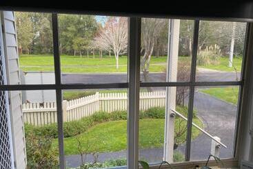 Creek Cottage Bed And Breakfast Traralgon