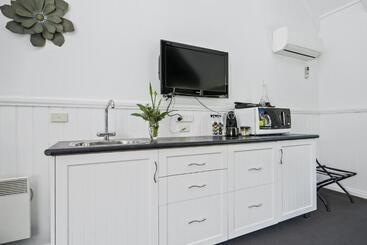 Creek Cottage Bed And Breakfast Traralgon