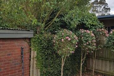 Creek Cottage Bed And Breakfast Traralgon