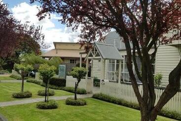 Creek Cottage Bed And Breakfast Traralgon