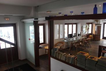 ペンション Hostal Cristina
