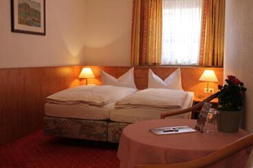 هاستل Gasthaus& Pension Zum Roten Haus