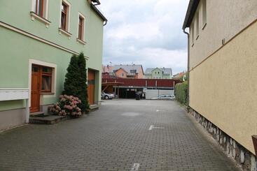 هاستل Gasthaus& Pension Zum Roten Haus