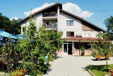 B&b Vila Raj