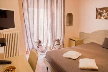 تختخواب و صبحانه Rooms Gli Arcangeli   Affitti Brevi Italia