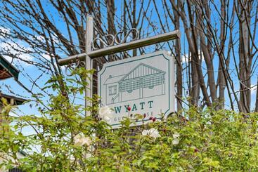 تختخواب و صبحانه Wyatt Guest House