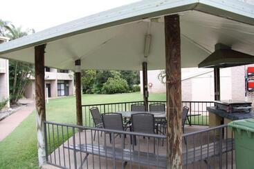Emerald Gardens Motel & Apartments