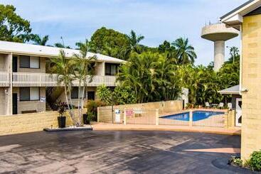 Emerald Gardens Motel & Apartments