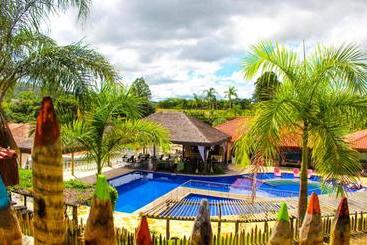 ホテル Parque Do Avestruz Eco Resort