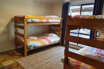 هتل Little River Farm Cottages