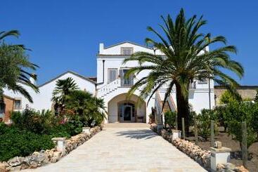 هتل Masseria Celentano Relais & Agriturismo