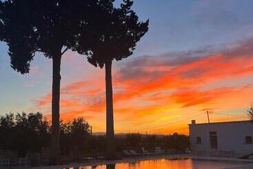 هتل Masseria Celentano Relais & Agriturismo