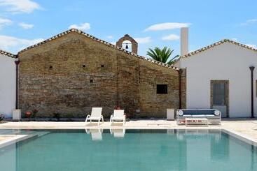 هتل Masseria Celentano Relais & Agriturismo