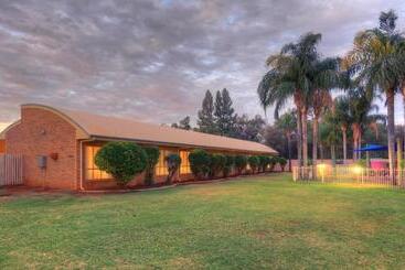 مُتل Mulga Country Motor Inn