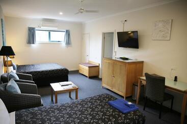 Motel On A Beckett