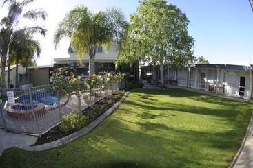 مُتل Warrina Motor Inn Wodonga Cbd
