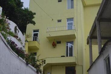 پانسیون Akhmed Guest House