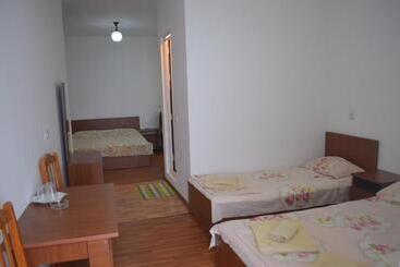 پانسیون Akhmed Guest House