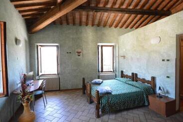 تختخواب و صبحانه Ostello Villa Redenta