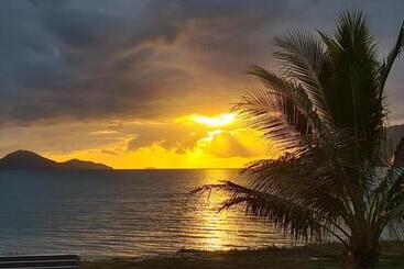 Cardwell Beachfront Motel