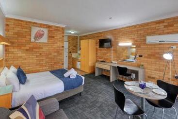 Court Street Motel