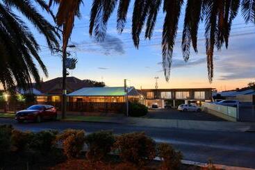 Court Street Motel