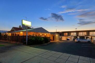 Court Street Motel