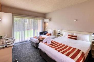 Court Street Motel