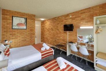Court Street Motel
