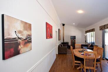 هتل Margaret River Hideaway & Farmstay
