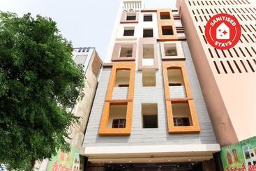 هتل Capital O 67796 Sree Guru Lakshmi Residency