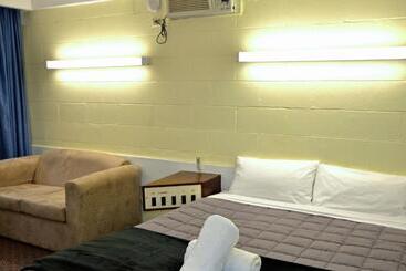 Мотель Charles Sturt Motor Inn